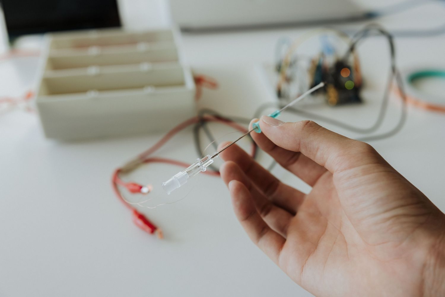 The wire used to transmit an infiltration alert in the Attentiv Catheter